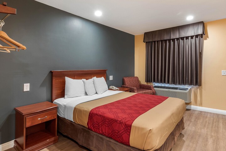 Room 25 of 32