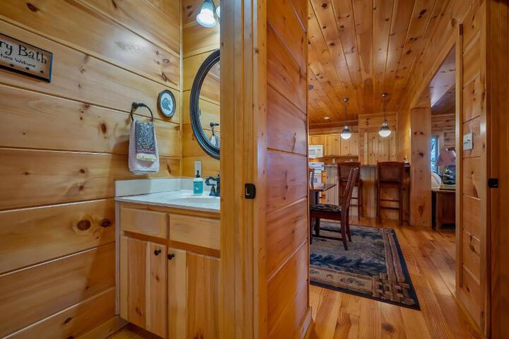 Scenic Mountain Comfort 4Br Family Getaway