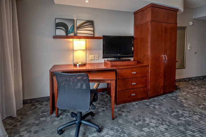 Room 17 of 37