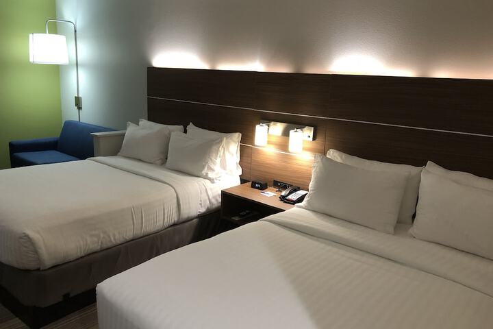 Room 32 of 62