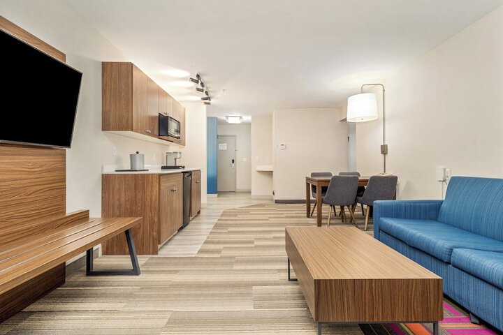 Room 124 of 348