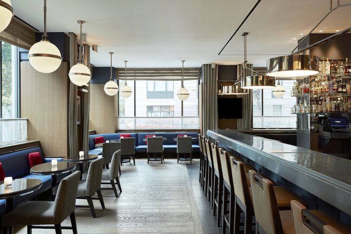 Lounge 177 of 192