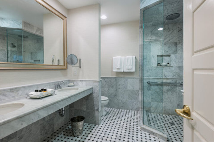 Suite 21 of 48