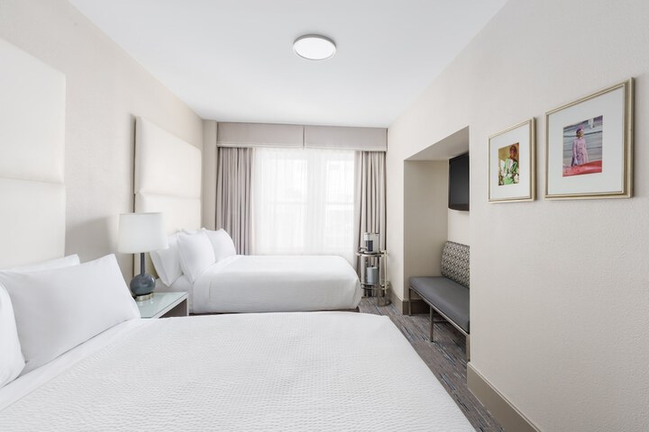Room 28 of 65