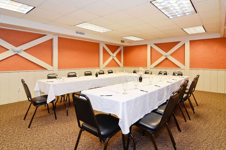 Ballroom/Hall 77 of 92