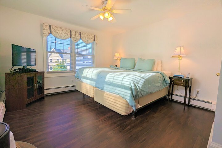 Room 102 of 191