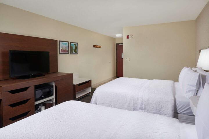 Room 10 of 25