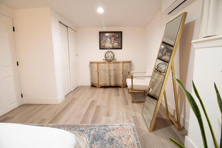 Exceptional & Central Garden Suite, Top Amenities & Care!