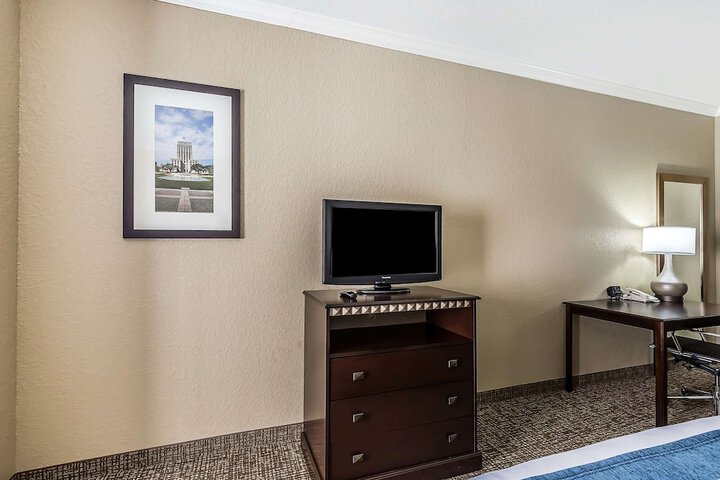 Room 17 of 32