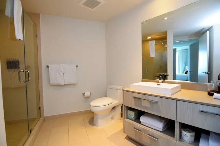 Hyde-1508 / Incredible Ocean View 2 Bed 2 Bath