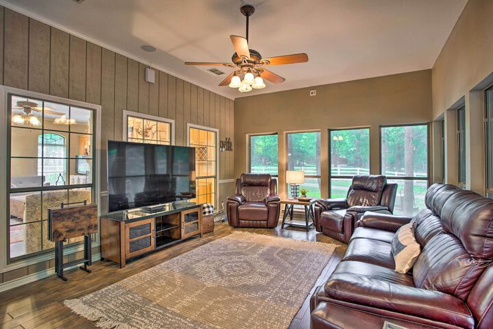 Happy Trails Hideout w / New Bunk House & Hot Tub!