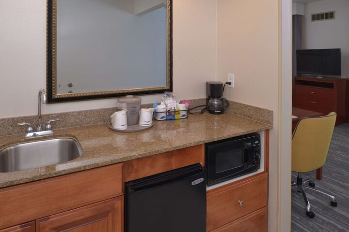 Hampton Inn & Suites Bakersfield North-Airport