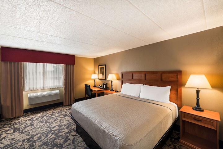 Room 14 of 33