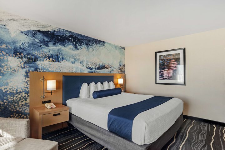 Room 32 of 60