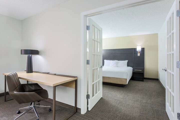 Room 17 of 34