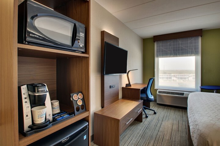 Room 28 of 59