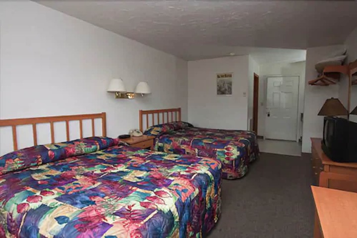 Room 27 of 33