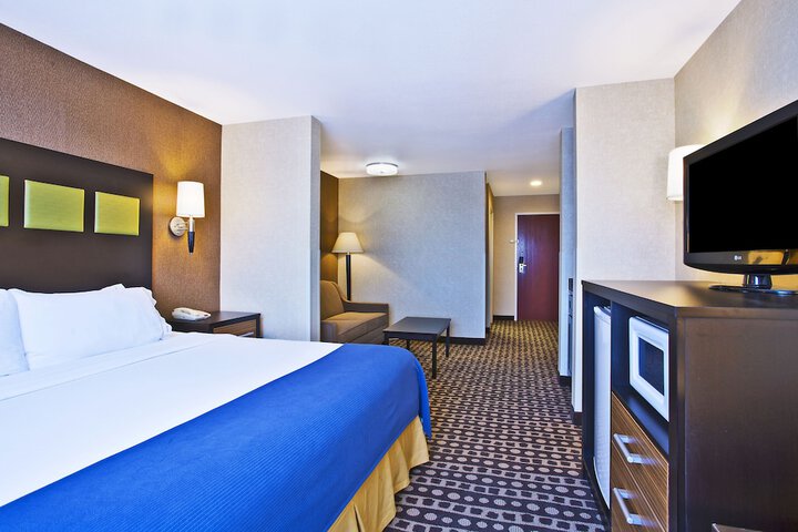Room 14 of 36