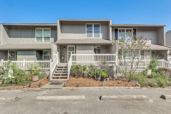 Inviting Home w / Golf Course View in Diamondhead!