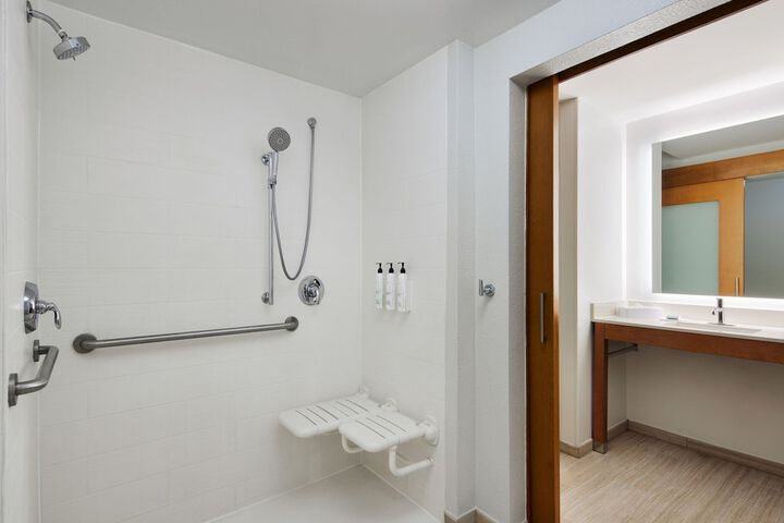 Room 18 of 34