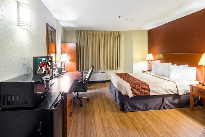 Room 21 of 38
