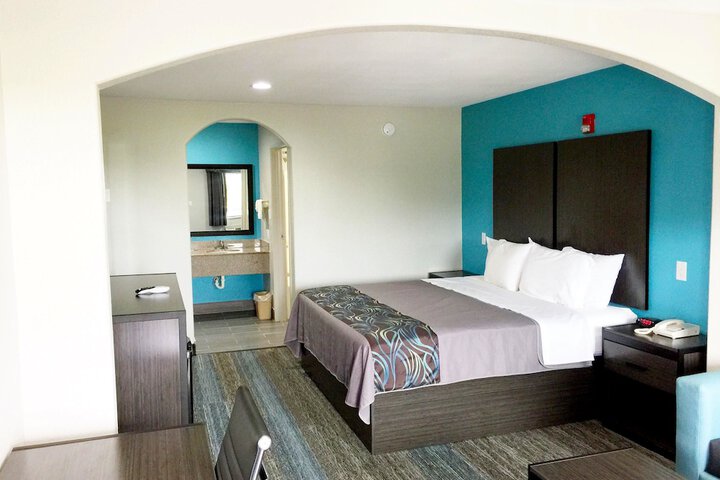 Americas Best Value Inn & Suites Mont Belvieu Houston