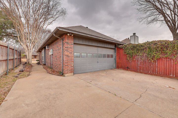 Modern Carrollton Home - Private Pool & Grill