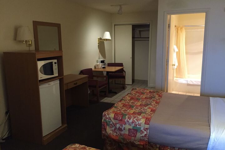 Wildwood Inn Tropical Dome & Theme Suites