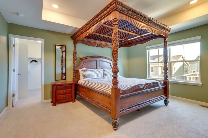 9 Mi to Airport: Commerce City Townhome w / Deck