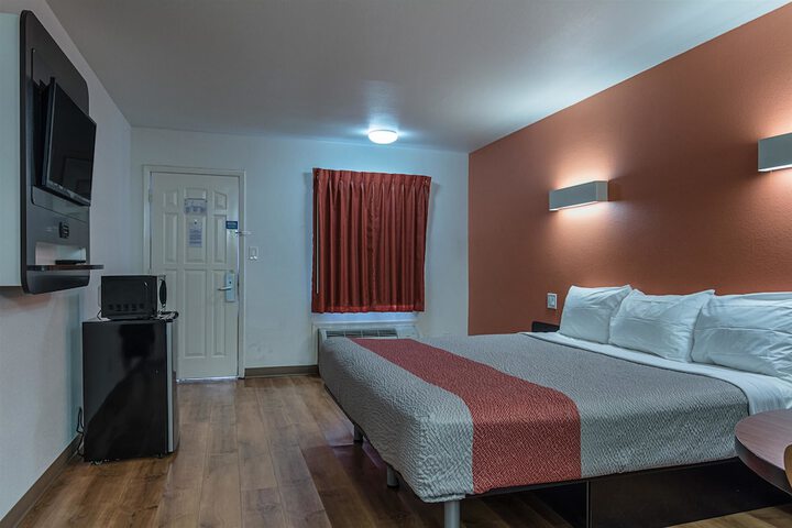 Room 16 of 30
