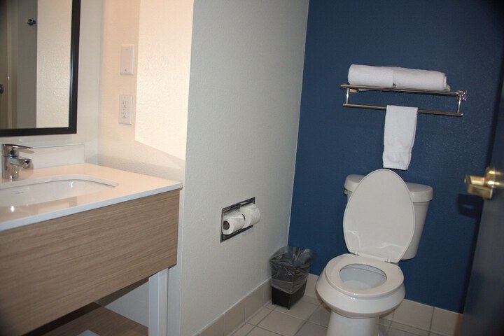 Room 11 of 34