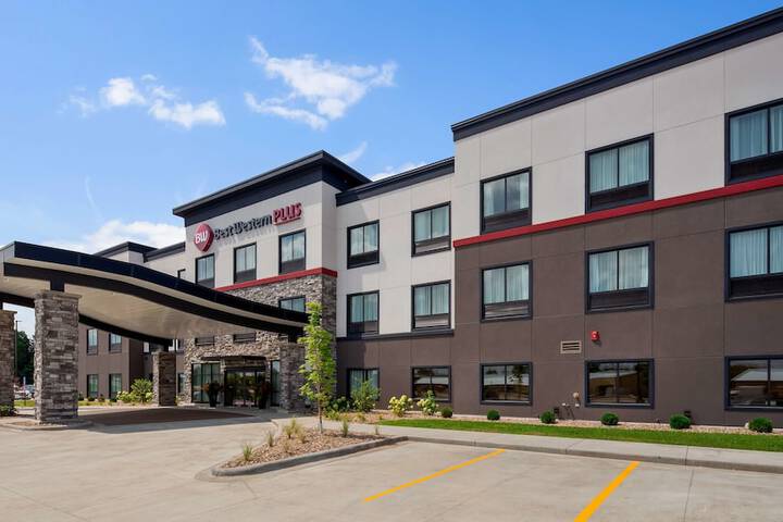 Hotel 2 of 43