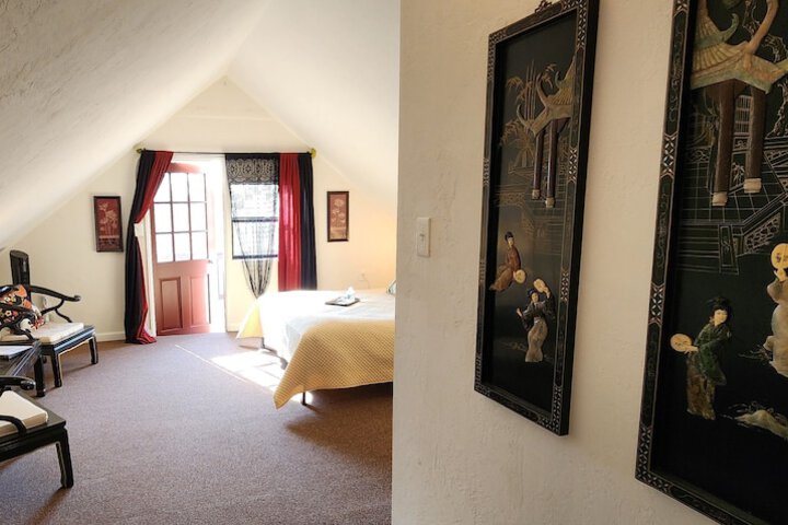 Room 19 of 104