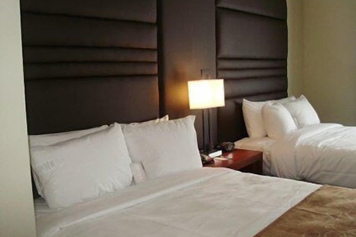 Comfort Suites near Tanger Outlet Mall