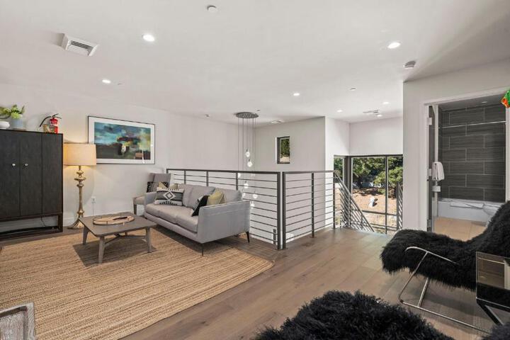 Appreciate this exclusive private penthouse located on Lake Tahoe