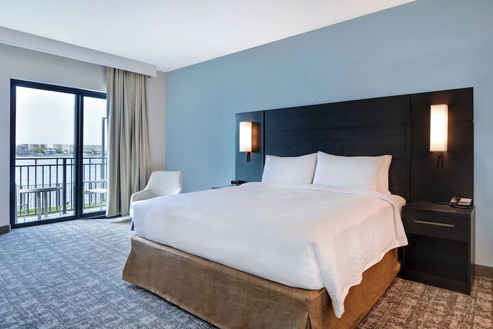 Room 32 of 53
