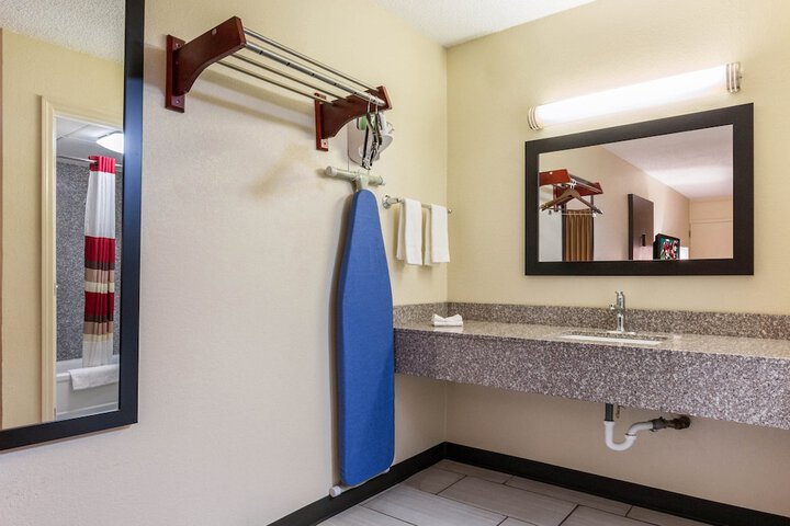 Room 11 of 29