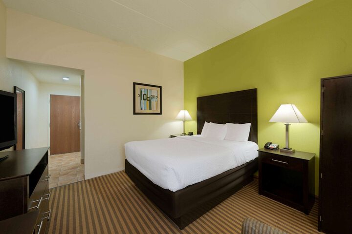 La Quinta Inn & Suites by Wyndham Columbus - Grove City