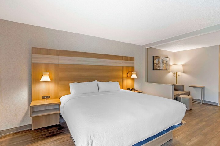 Best Western Plus Heritage Rail-South York / I-83
