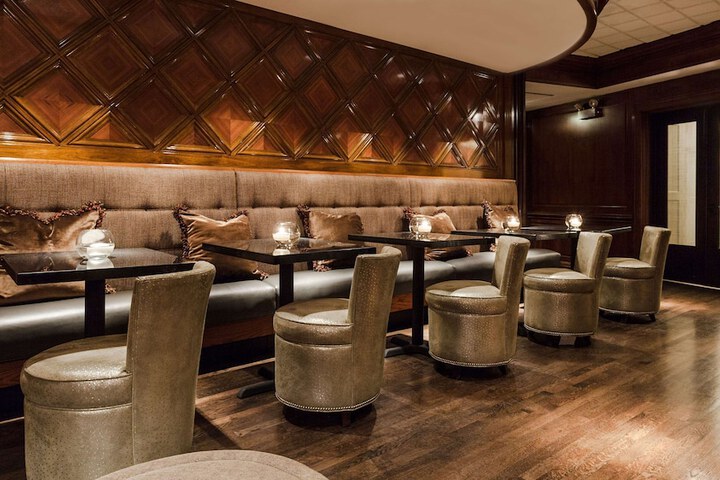 Lounge 27 of 29
