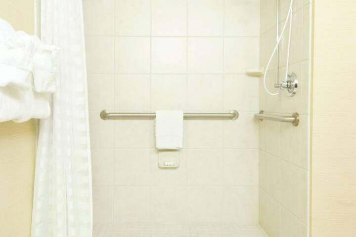 DoubleTree Suites by Hilton Hotel Cincinnati - Blue Ash