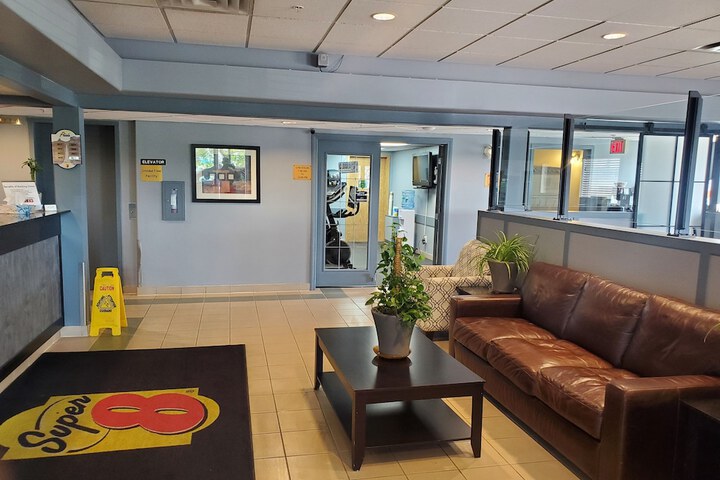 Super 8 by Wyndham Edmonton International Airport
