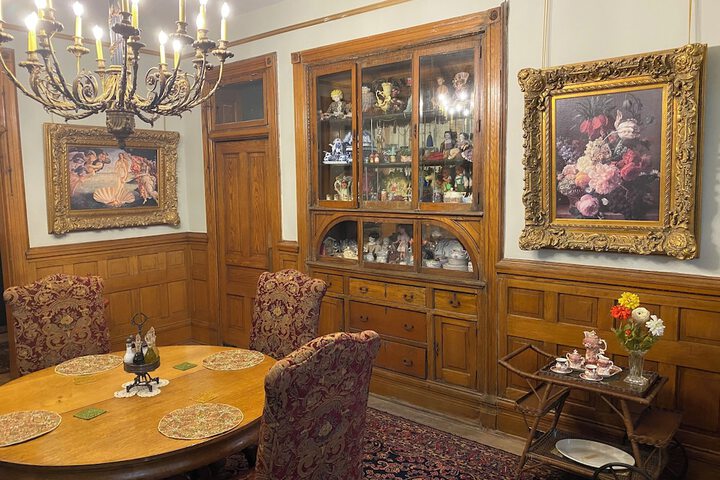 Vineyard Mansion & Carriage House Bed & Breakfast