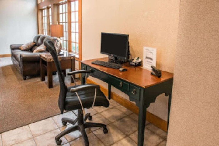Business Center 21 of 21