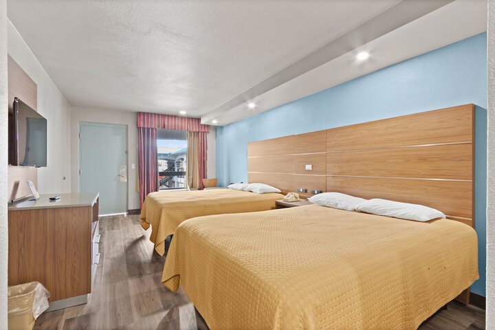 Room 11 of 25