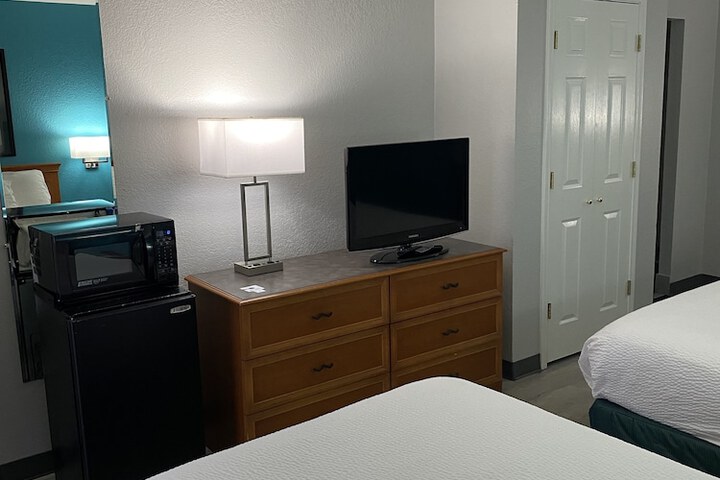 Room 17 of 41