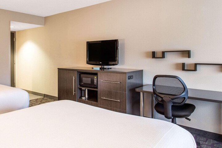 Room 63 of 102