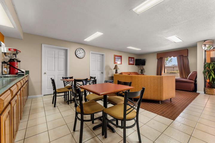 Americas Best Value Inn Montezuma