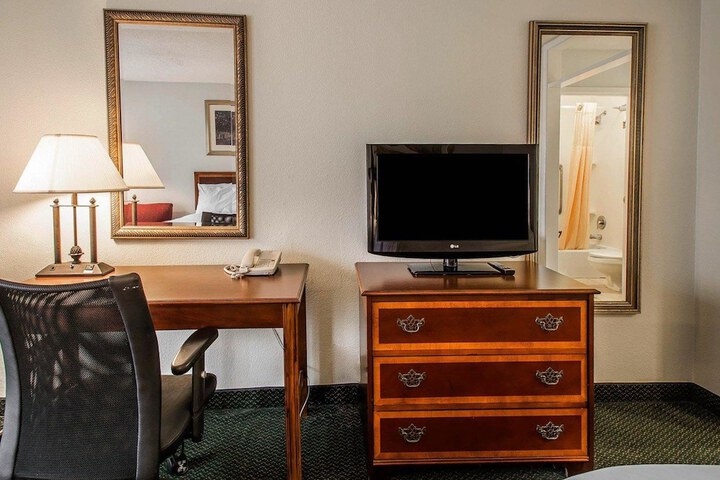Room 16 of 33