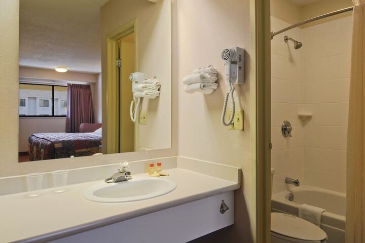 Room 8 of 20